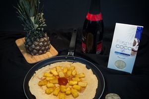 Chandeleur sans gluten à la farine de coco : crêpes à l'ananas flambé au rhum et au caramel beurre salé