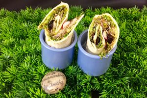 Wrap végétarien avec mon partenaire Elixanatur.fr : graines germées, avocat , roquette, radis, cranberries, graines de courge et tournesol