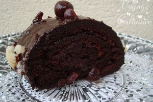 Bûche chocolat, griottes et éclats de macarons pour vous souhaiter une très bonne année