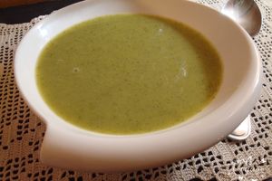 Soupe de brocolis à la pâte de pistache