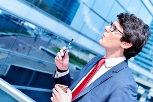 Les entreprises devront bientôt prévoir un local dédié aux vapoteurs
