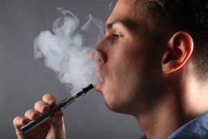 La e-cigarette sera bien bannie des lieux publics au Luxembourg