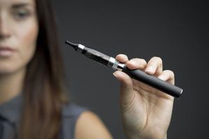 L'e-cigarette, un moyen aussi efficace que les autres pour arrêter de fumer selon une étude Belge
