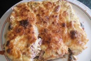 QUICHE COURGETTE, TOMATES, CHAMPIGNONS, BACON ET MOZZARELLA