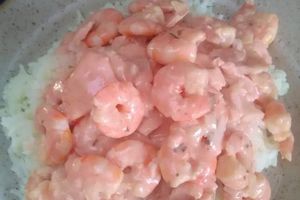 SCAMPIS ET SAUMON FUME A LA SAUCE TOMATEE A L'ESTRAGON
