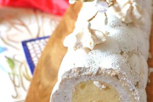 | Bûche de Noël à la mousse de marrons et son cremeux à la poire |