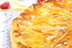 | Galette des rois à la crème d'amande et framboise curd |