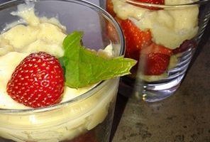 Verrines fraises génoise et crème pâtissière