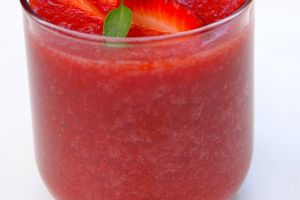 Soupe de fraises au basilic