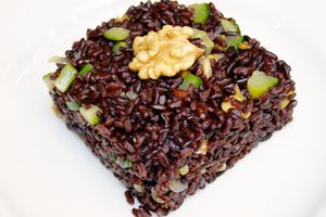 Riz noir aux noix et courgettes
