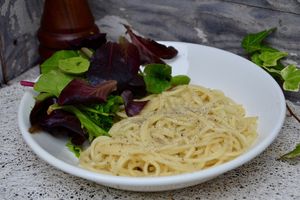 Spaghetti au poivre et pecorino