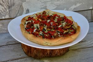 Tarte aux courgettes, poivrons et fêta