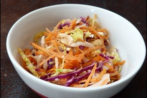 Coleslaw asiatique (chou rouge, blanc & de Bruxelles, carotte)