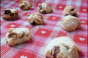 Macarons grecs à la noix de coco & aux raisins secs