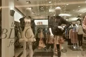 Pré-Black Friday: Les ''petits'' commerçants US anticipent le Black Friday pour faire face aux mastodontes.
