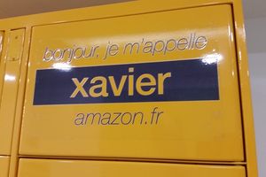 Amazon Lockers en France? J'ai testé pour vous Vélizy 2 et c'est ''Xavier'' qui m'a servi.
