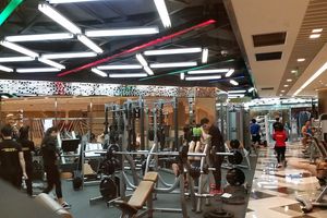 # 2 Best of Shanghai malls : Cristal Mall - stores, mais également restaurants, salles de sports et cabinets médicaux.