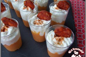 Verrines apéritives crème de chorizo et chantilly au chèvre frais