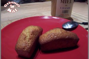 Mini cakes au miel et aux pignons de pin