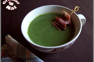 Velouté d'épinards au lard fumé