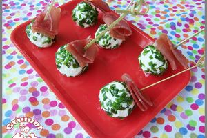 Bouchées chèvre, ciboulette et jambon cru