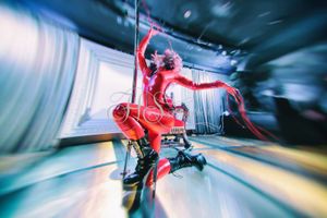 Pole dance fetish avec Patrice Catanzaro