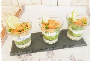 Verrines de saumon, avocat, fromage frais & ciboulette
