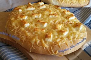 Fougasse à la féta et à l'emmental