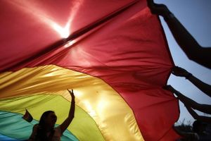 Droits sexuels exclus mais les favorables aux droits LGBT, exigent la « suppression » du terme de famille. Bah voyons, évoluons !!!