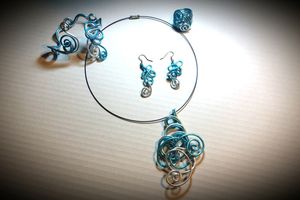 Parure de bijoux bleue et argent