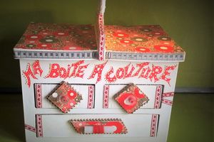 Boite à couture en carton