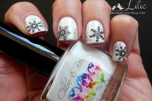 Chloé & Bella White Out // Nail Stamping Flocons