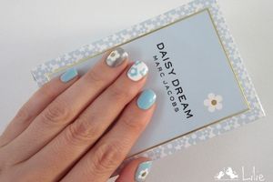Nail Art inspiration Marc Jacobs Daisy Dream
