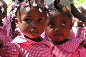 Enfants d'Haiti juste écouter leurs souffrances