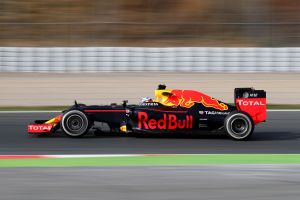 AT&T prolonge avec Red Bull