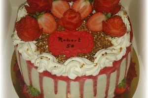 Strawberry drip cake