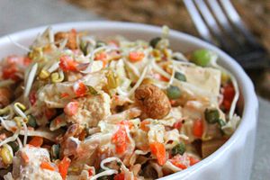 Salade de chou chinois aux cacahuètes grillées et au tofu lactofermenté