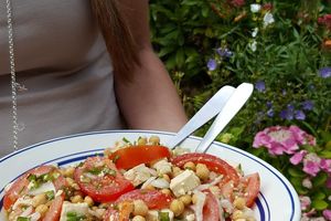 Salade tomates, pois chiches et tofu lactofermenté