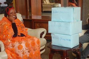 Igitangaza : Abaturage batazi gusoma no kwandika nibo bari kwandikira Paul Kagame bamusaba kuzagwa kubutegetsi!