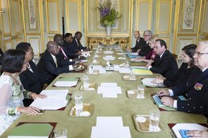 Ouganda: le président Museveni reçu à Paris par le président Hollande