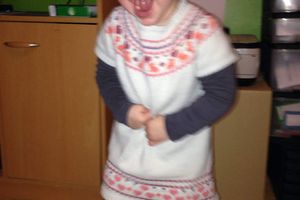 Mode bébé : Poupette en robe pull