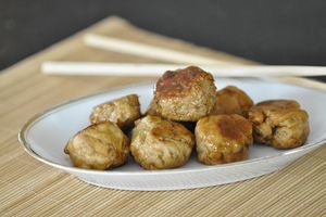 Boulettes de poulet sauce soja caramélisée