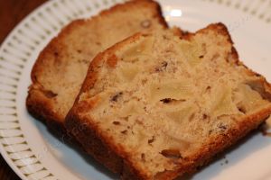 Cake aux pommes, noix et noisettes