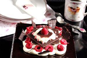 Gâteau au chocolat framboises et ganache blanche