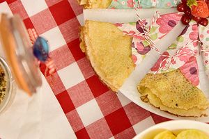 Petites crêpes farcies à la pomme et au nougat