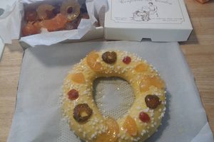Brioche / couronne des rois avec fruits confits