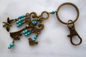 L'Arbre à Clés - Porte-clés vintage aux perles miracle et breloques en laiton vieilli
