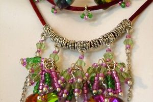 Chris TaLove - Parure collier et boucles d'oreille aux coeurs de cristal et rocaille style Boho Chic