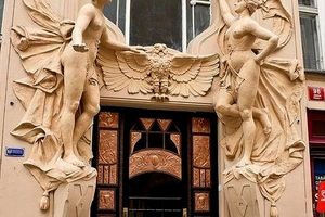 Les Portes sculptées