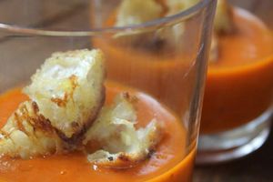 Velouté de tomate froid et ses croutons à l'ail